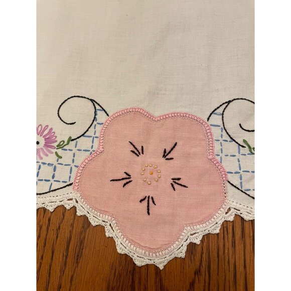 Vtg Embroidered Floral Table Runner With Pink Flower Lace Trim 40" X 15.5" - Picture 2 of 16